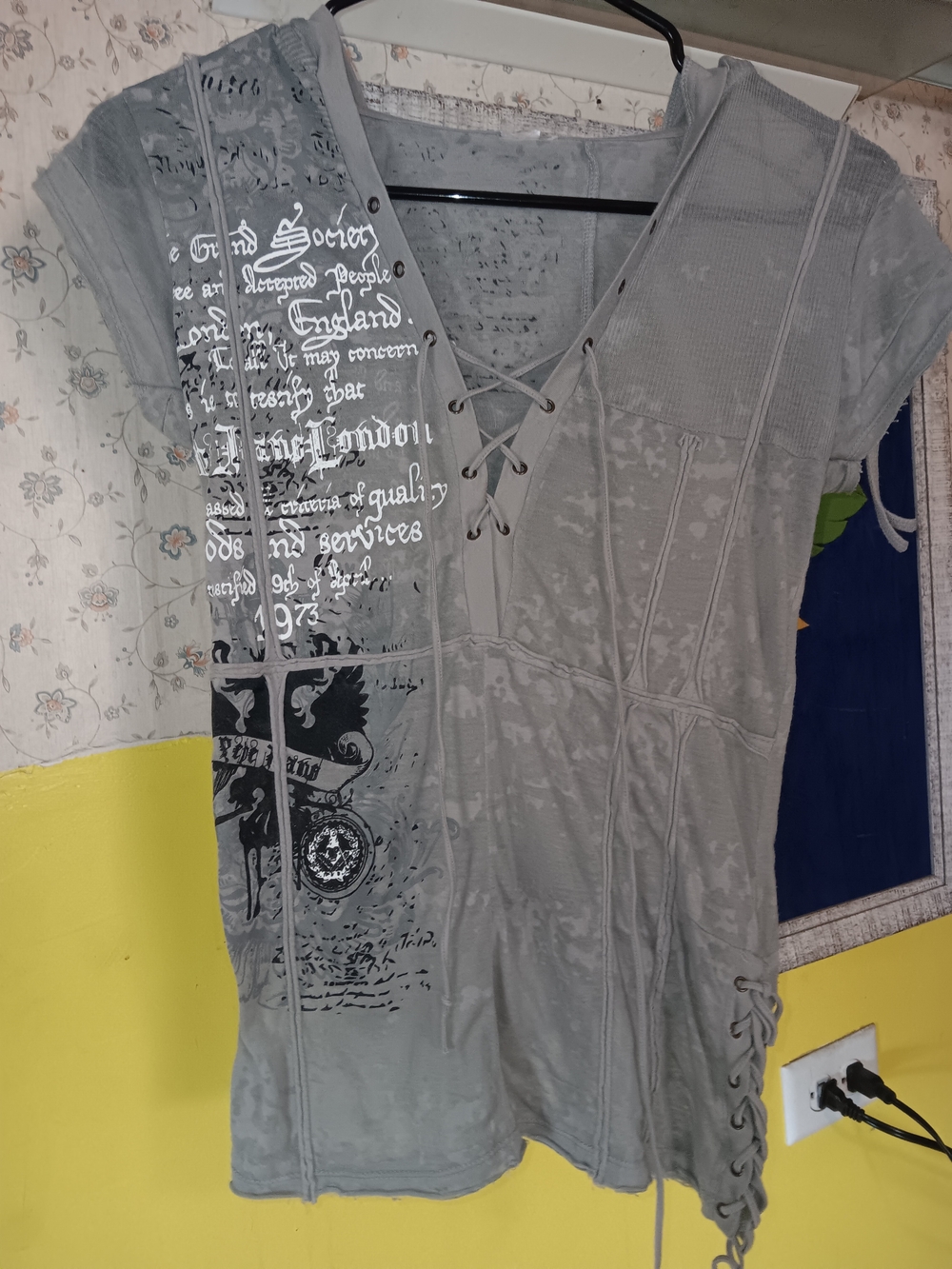 SALVAGE VNT Lace-Up Graphic V-Neck Women's Hooded Top - Gray. M